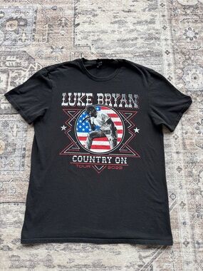 Luke Bryan “Country On'” Concert Tour 2023 Black Graphic T-Shirt.